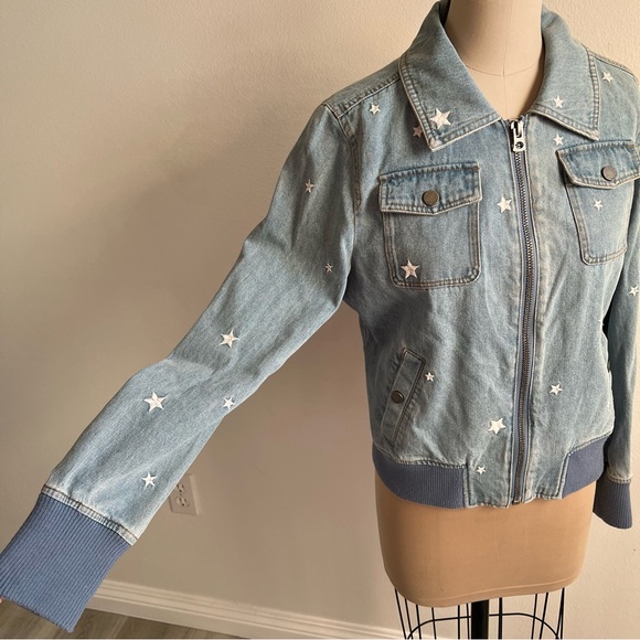Lucky Brand Medium Denim Jean Jacket with Embroidered Stars - Picture 3 of 16